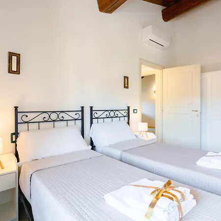 Fattoria Degli Innocenti - Tuscany's Historic Gem Appartamento