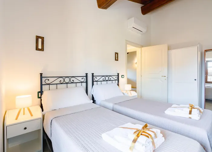 Fattoria Degli Innocenti - Tuscany's Historic Gem Appartamento